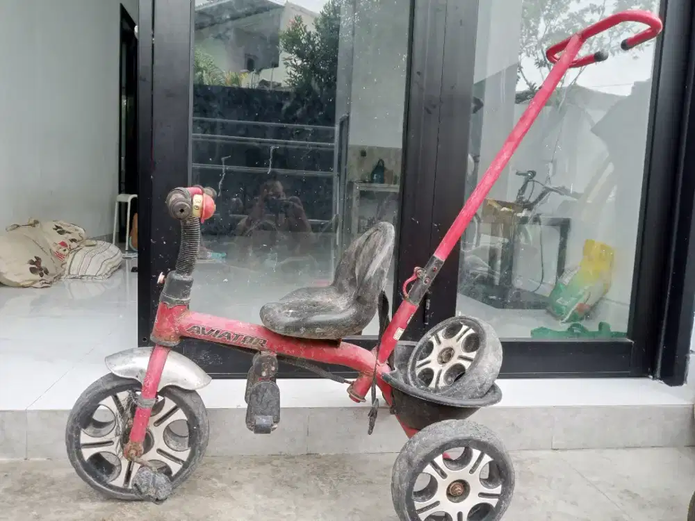 sepeda roda tiga ban copot