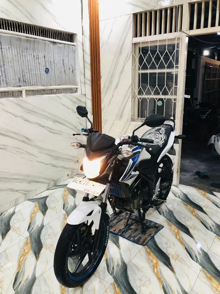HONDA CB150 R ISTIMEWA 2015 Pajak Hidup