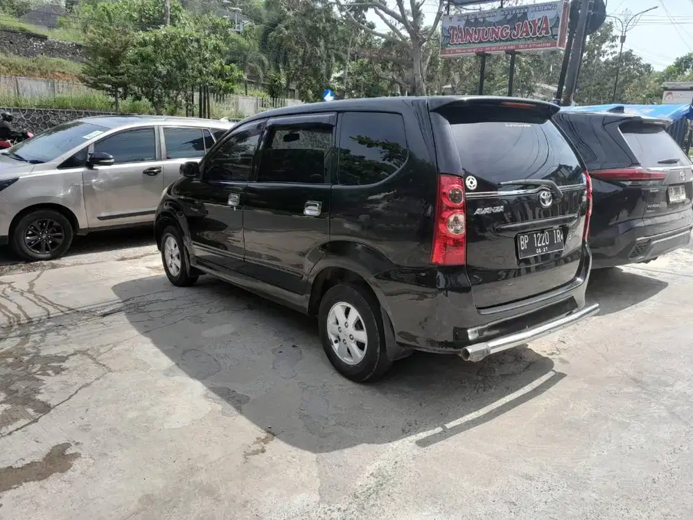 Avanza Hitam 2009