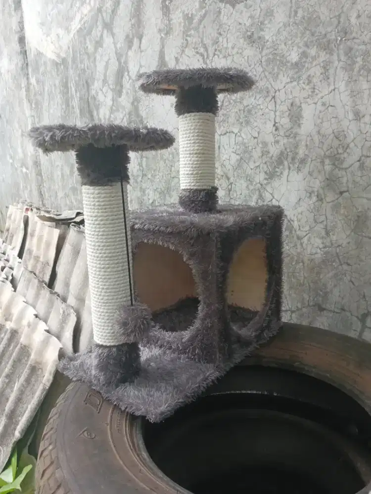 Rumah bermain untuk kucing kesayangan masih bagus spt baru.