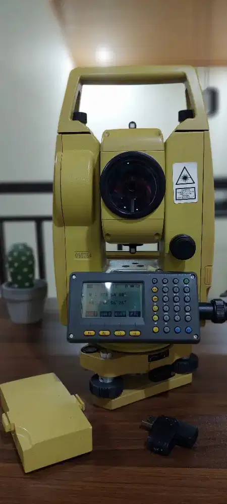 Total Station South NTS 332R5