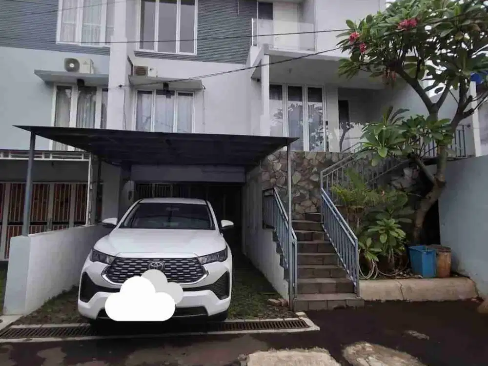 Rumah Pojokan 3 Lantai Luas 250m 3+2 Kamar 2 Dapur 2 Mobil Cilandak Timur Dekat MRT