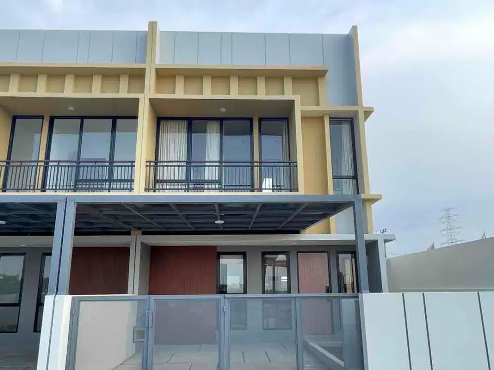 Rumah 2 Lantai Di Jalan Boulevard Bisa Untuk Usaha Cuma 5 Menit Ke Pintu Tol