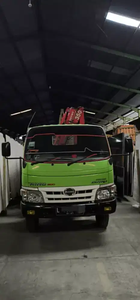 ```Truck bak Crane Hino thn 2016```