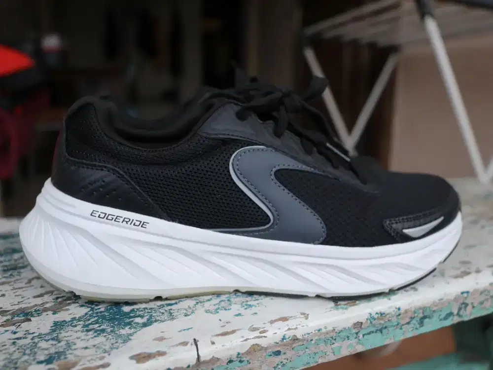 SKECHERS SIZE 43 SEPERTI BARU