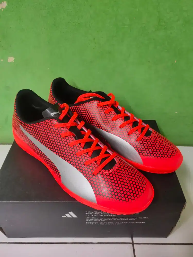 Sepatu futsal puma spirit II ukuran 44