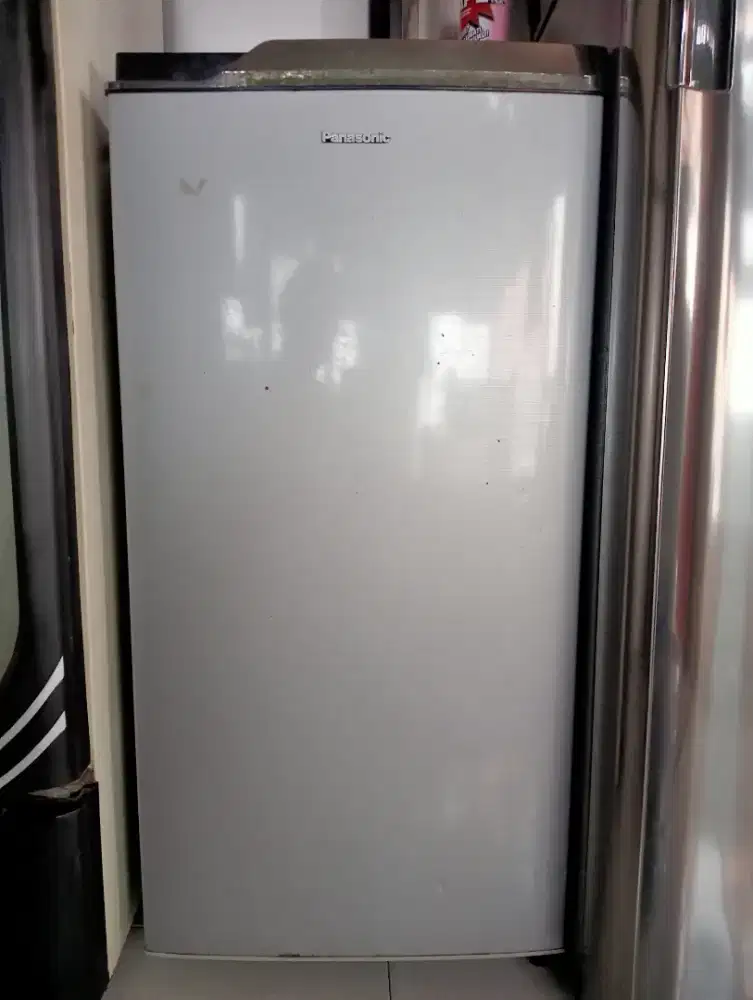 Di jual kulkas panasonic 1 pintu masih orisinil pabrik