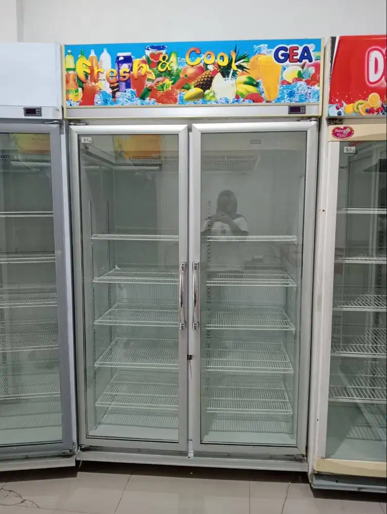 Showcase bekas murah 2 pintu merk GEA normal jaya