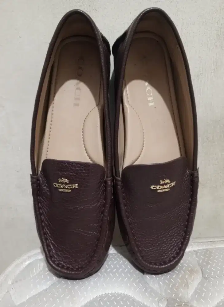 Sepatu Coach Marley Driver burgundy