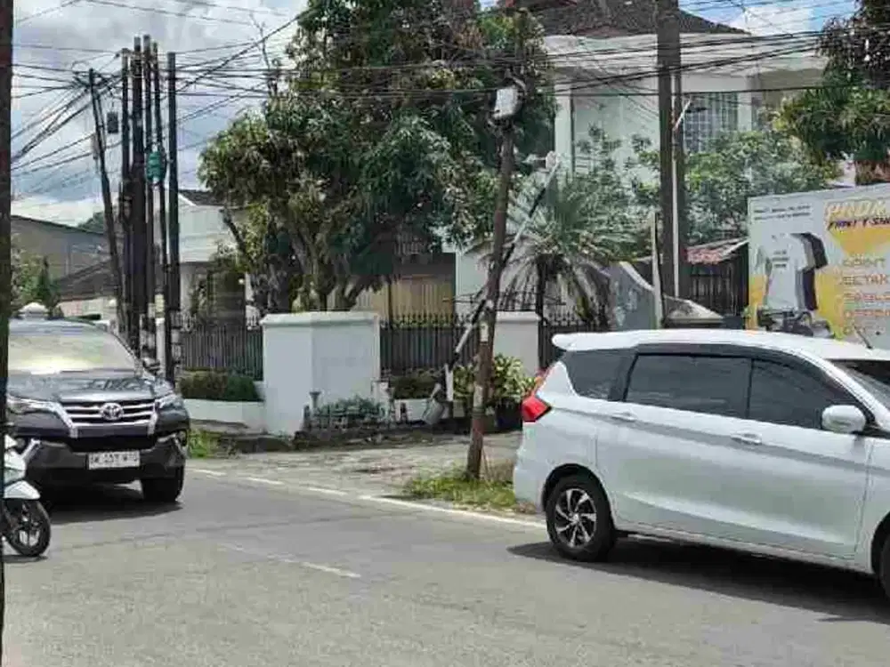 Jual Rumah Lebar posisi Hook, Medan Baru, Jalan Sei Belutu