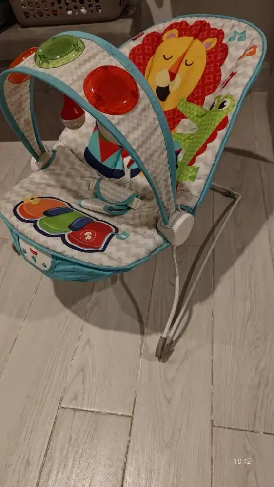FISHER PRICE Kick and Play Musical Bouncer