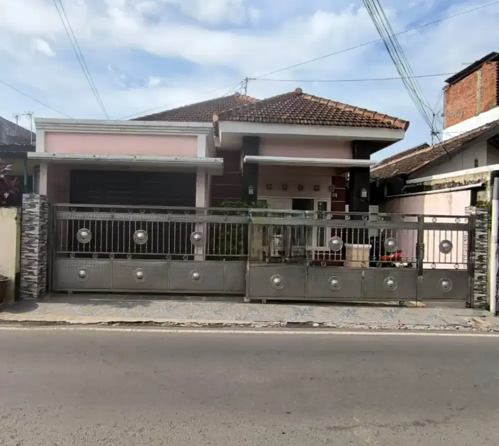 Rumah dijual di Perumahan Sukun Kota Mamang