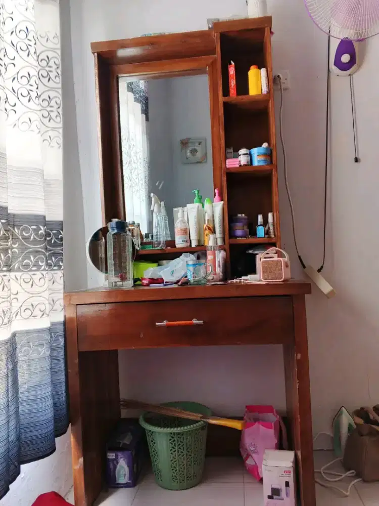 Furniture rumah tangga