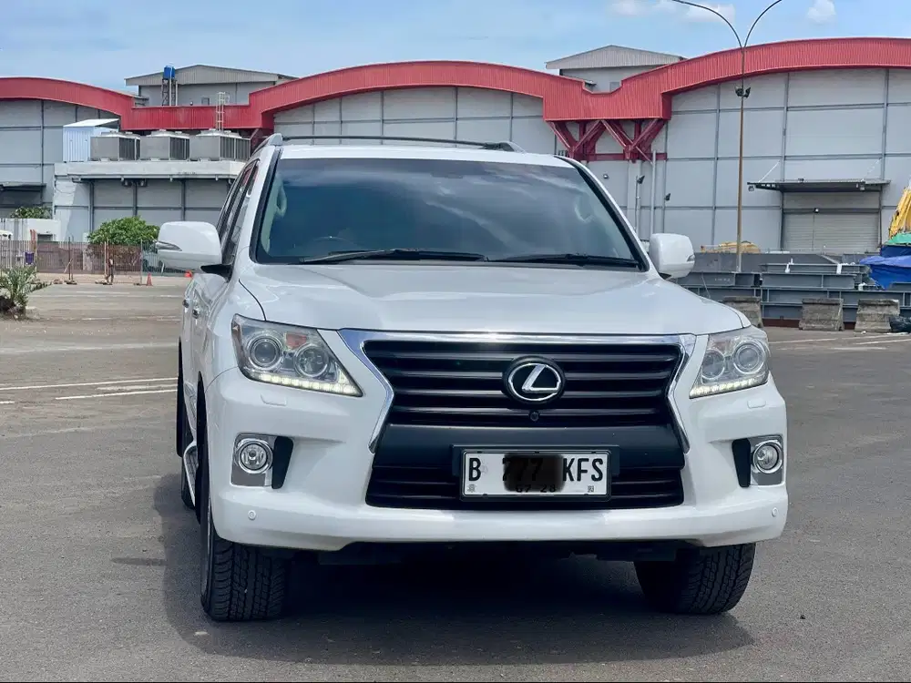 LEXUS LX570 AT PUTIH 2013