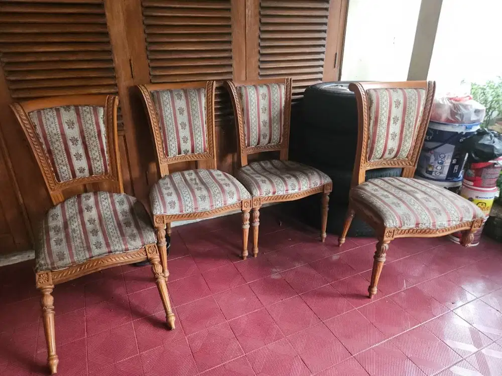 4 Kursi Jati Asli – Kondisi Perlu Perbaikan – Cimanggis