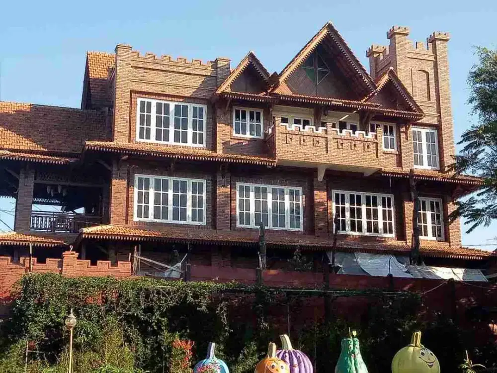 DIJUAL VILLA MEWAH SEBELAH PARKZOO