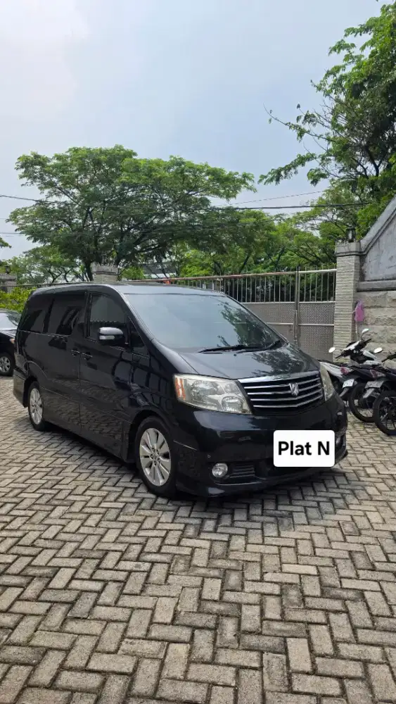 Toyota Alphard 2005
