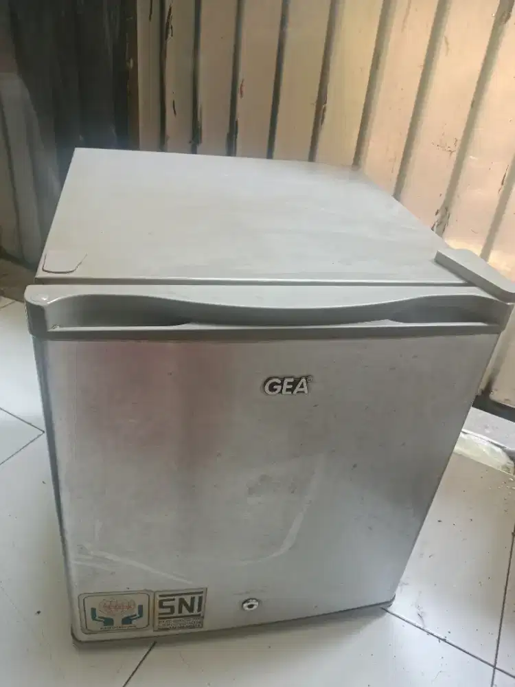 KULKAS MINIBAR GEA MULUSS DINGIN