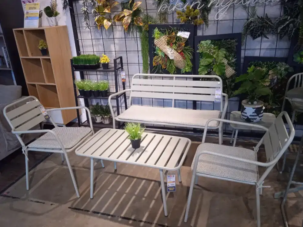 Satu set kursi outdoor