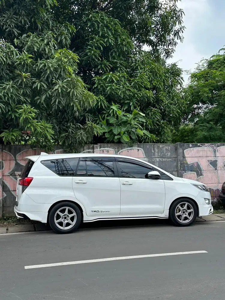 Toyota Kijang Innova 2020 V AT TRD Diesel