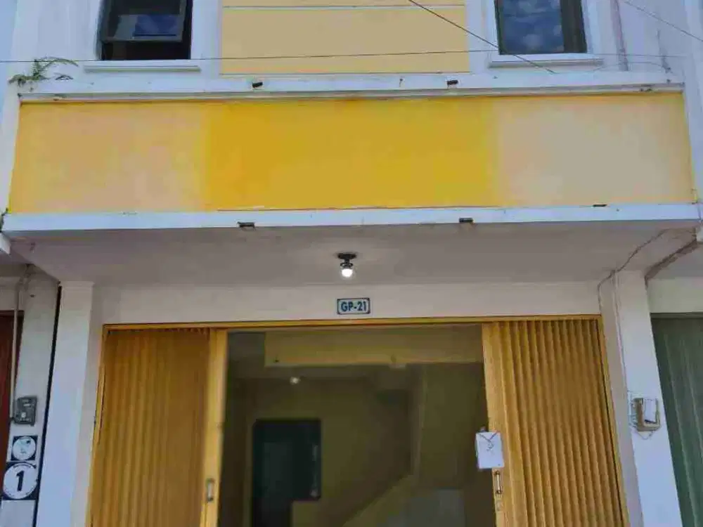 Disewakan Ruko Murah Bagus Siap Pakai Di Pusat Pertokoan Solo Baru, Area Parkir Luas.