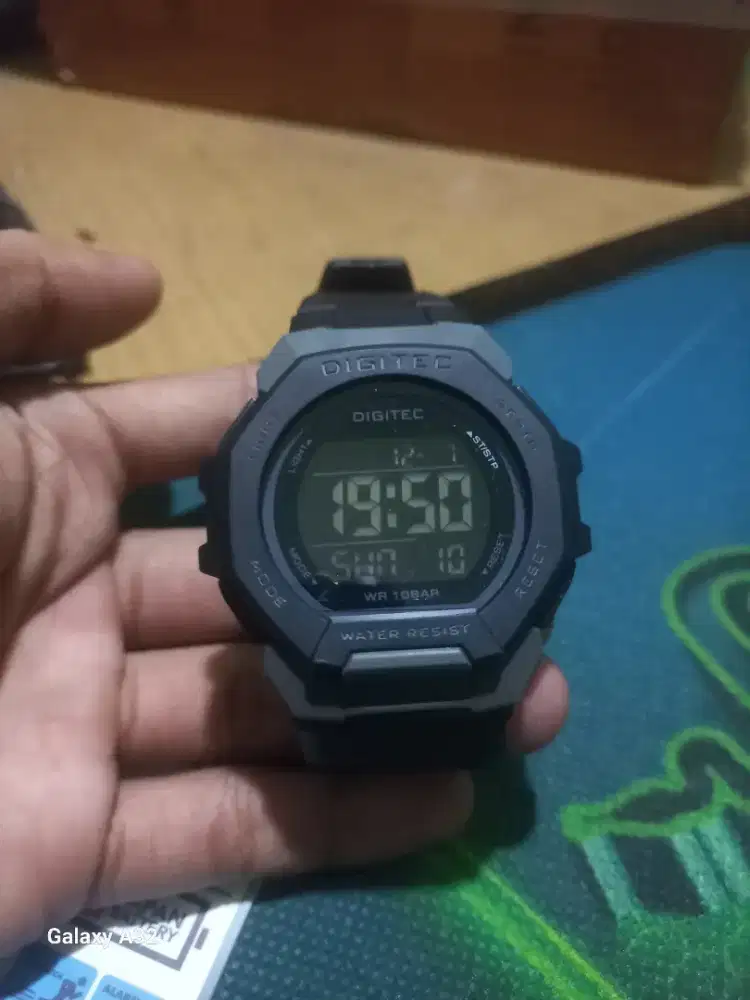 Jam tangan digitec
