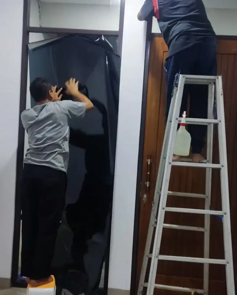 Jasa Pasang Sticker kaca film Rumah