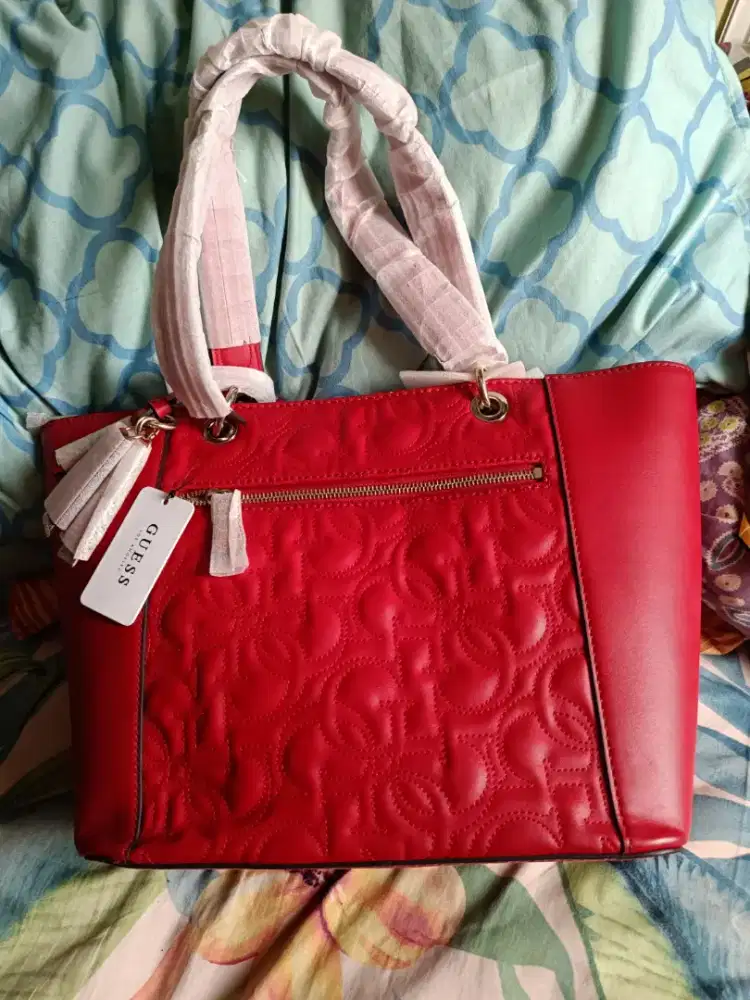Dijual Tas Guess kondisi sesuai difoto