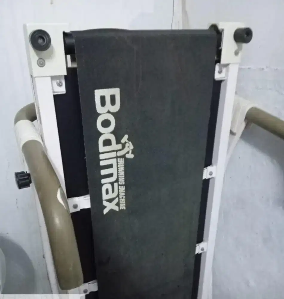 Treadmill Bodymax alat olahraga