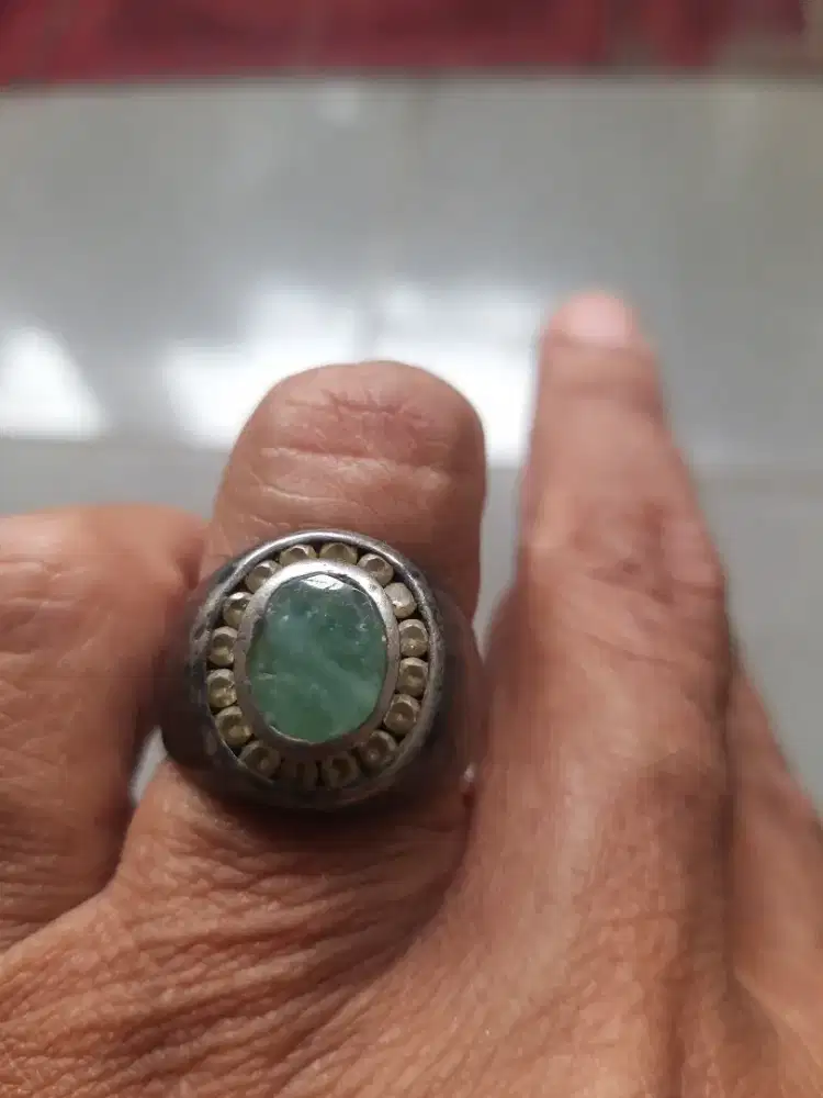 Batu Cincin Zambrut ikatan perak.