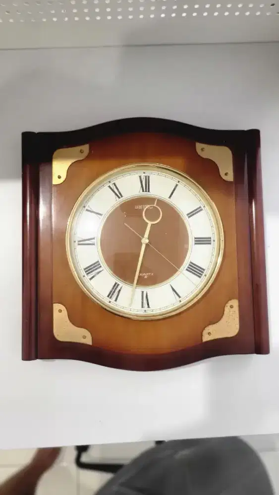 Jam Dinding Seiko Antik Kayu 1981 langka