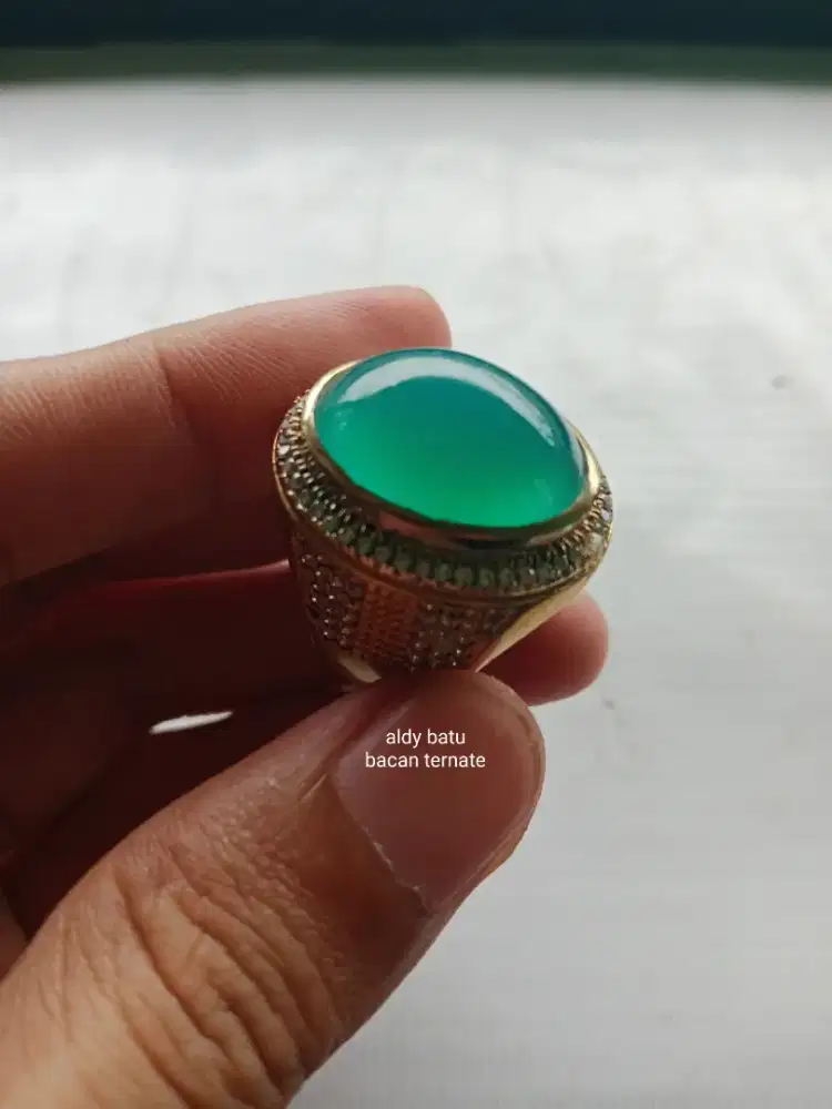 Bacan hijau super natural