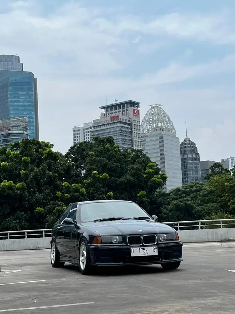 BMW E36 323i M/t 1996 Boston Green on Green Paul Klee