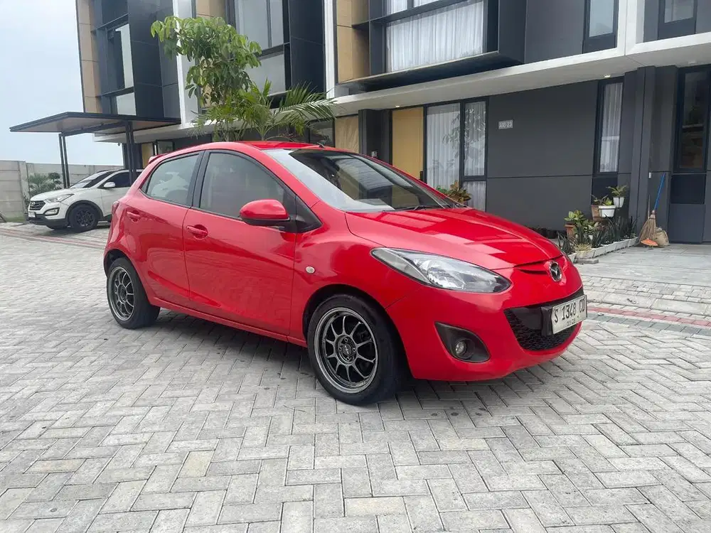 Mazda 2 V AT 2013