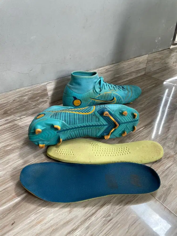 Sepatu bola nike mercurial