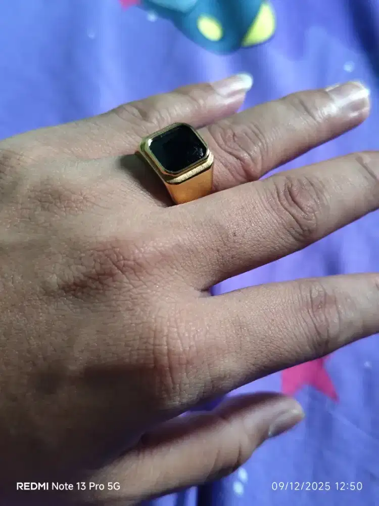 Black Onyx stone Cutting