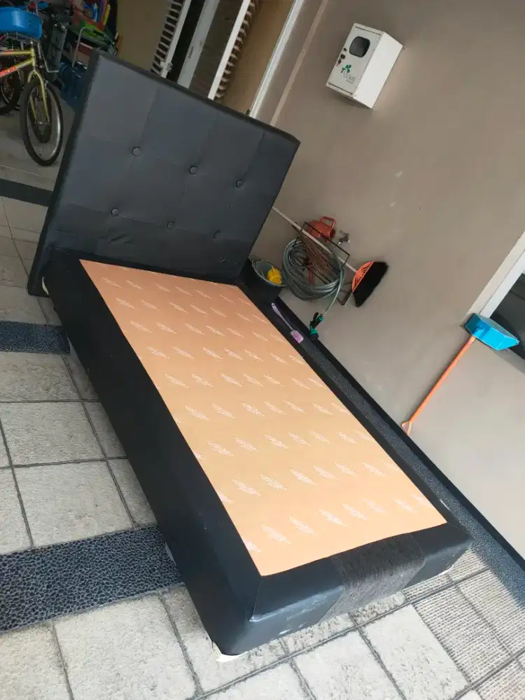 Divan Ranjang Comforta Ukuran 120 x 200 ( Bekas )