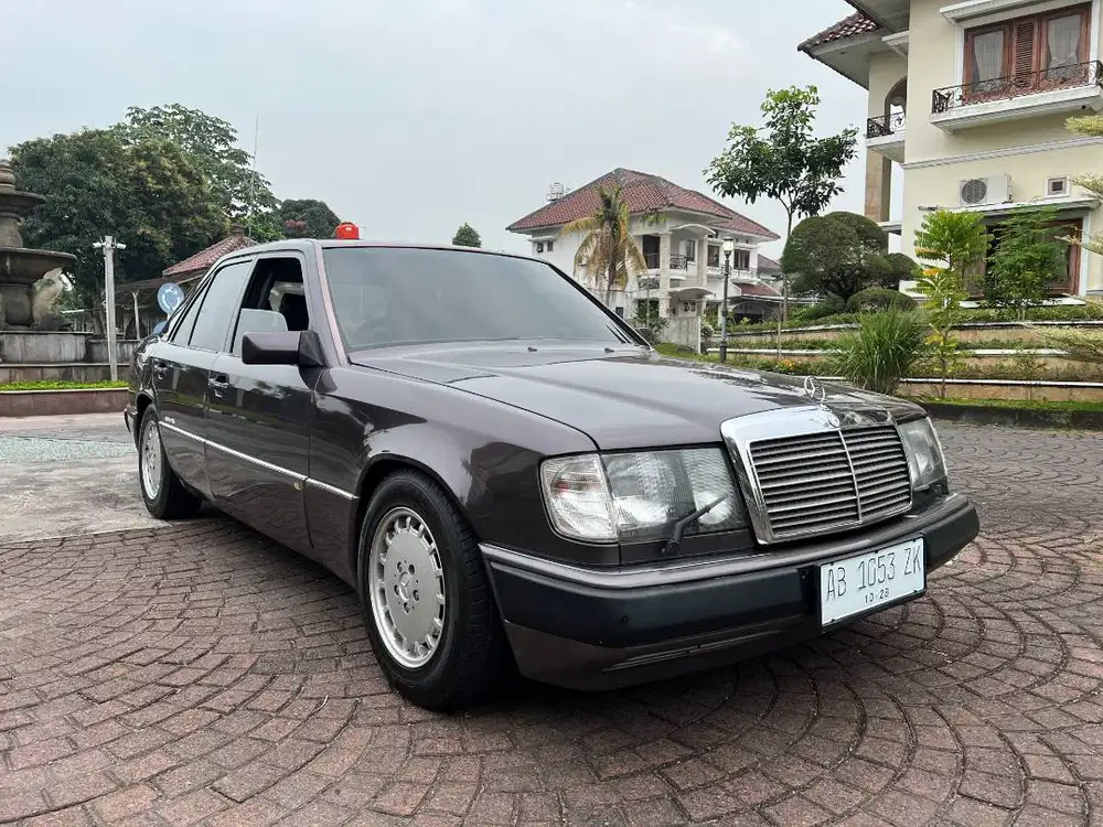 Mercedez Benz 220 E Classic manual 1993