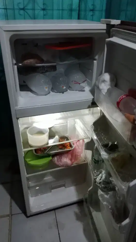 Kulkas 2pt sharp model baru ready mlus no mnus