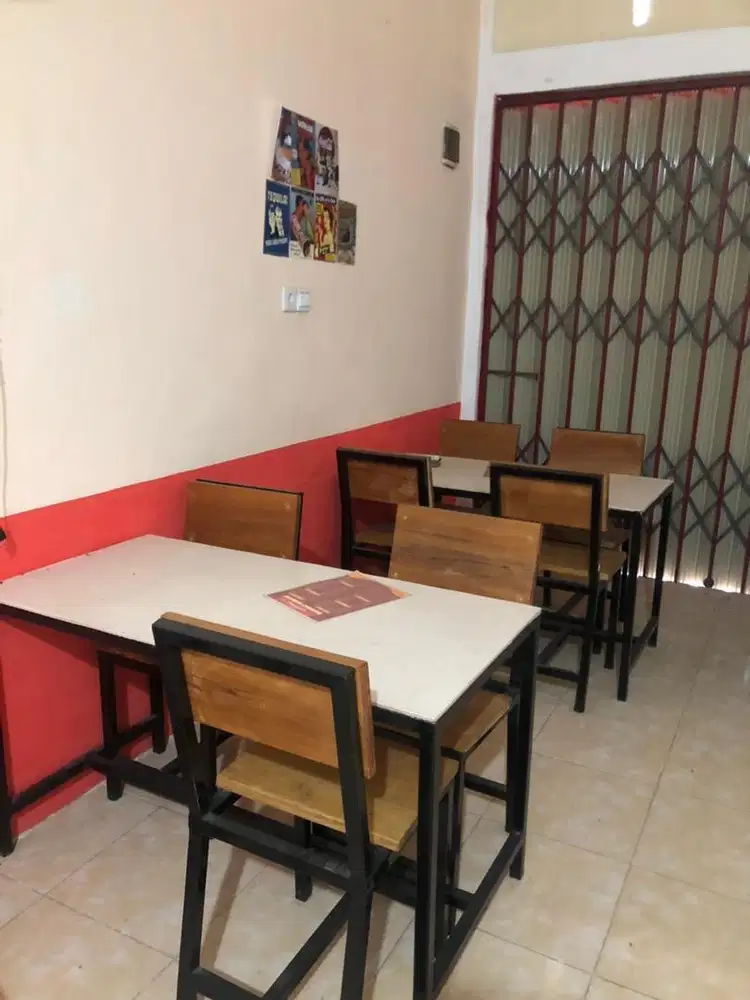 Meja set cafe dengan kursi