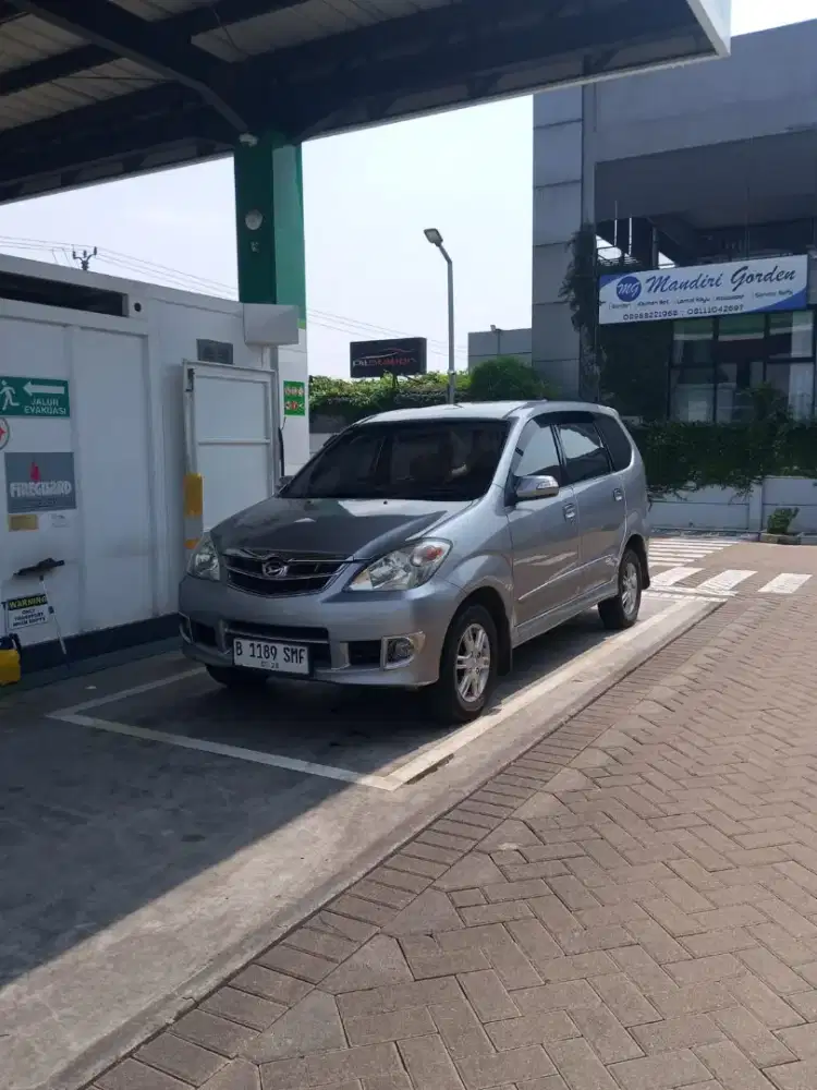 Dijual cepat Daihatsu Xenia 1.3 Matic 2010