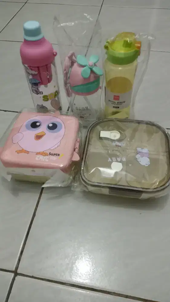 Lunch box dan botol minum