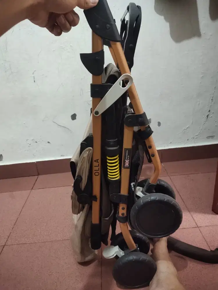 Stroller bayi kondisi Bekasi seperti baru