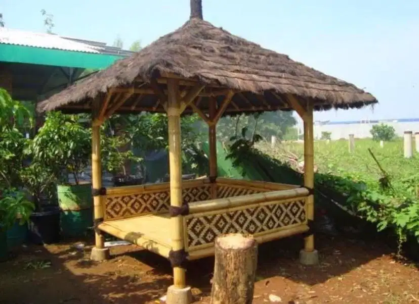 SAUNG GAZEBO DAN KERAJINAN BAMBU LAINNYA
