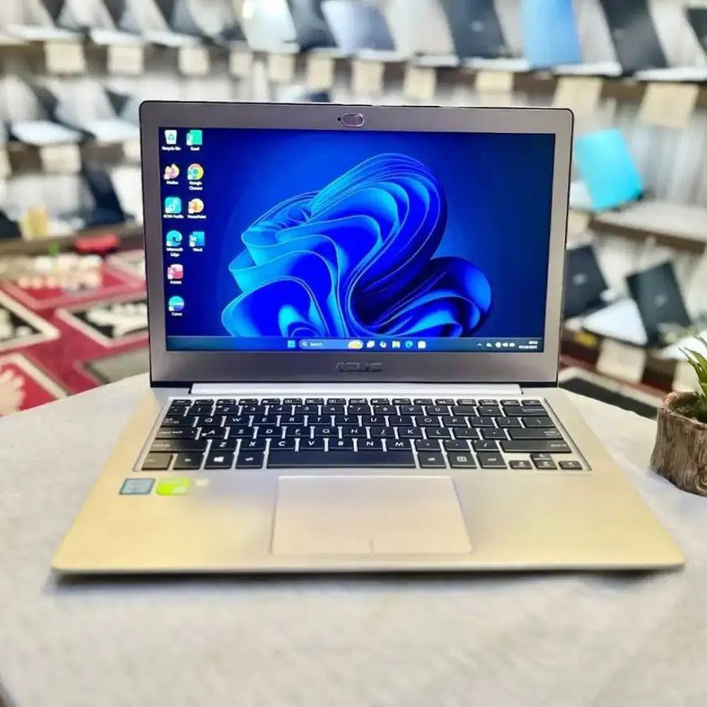 Laptop Asus UX303U. Core i7 gen 6. Ram 8gb. Ssd 512gb. Vga Nvidia 2gb.