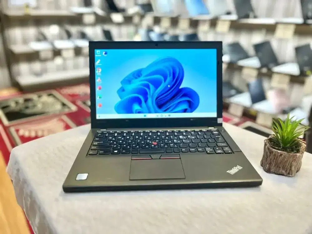 Laptop Lenovo Thinkpad X260. Core i7 gen 6. Ram 8gb.ssd 256gb