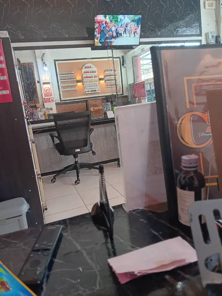 Dibutuhkan karyawati untuk Studio Salon