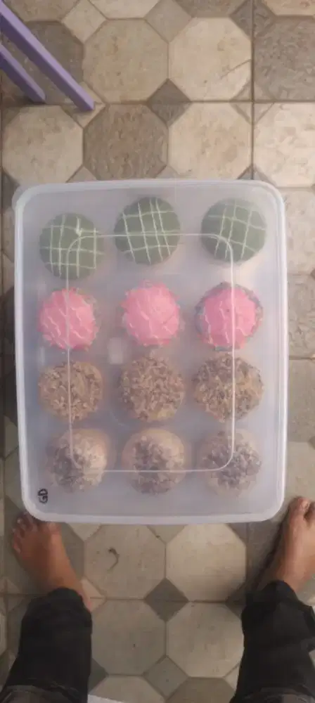 Di cari pegawai untuk jaga stand donat