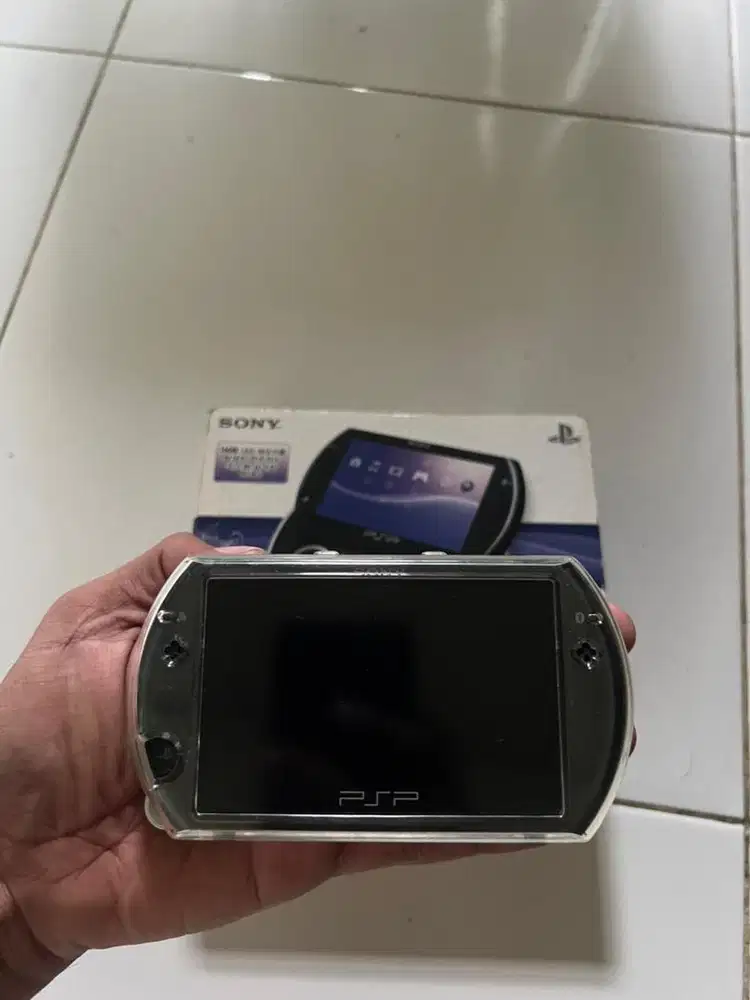 play Station Portable GO ( psp)