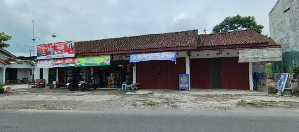 Di kontrakan kios pinggir jalan raya medari cemoro